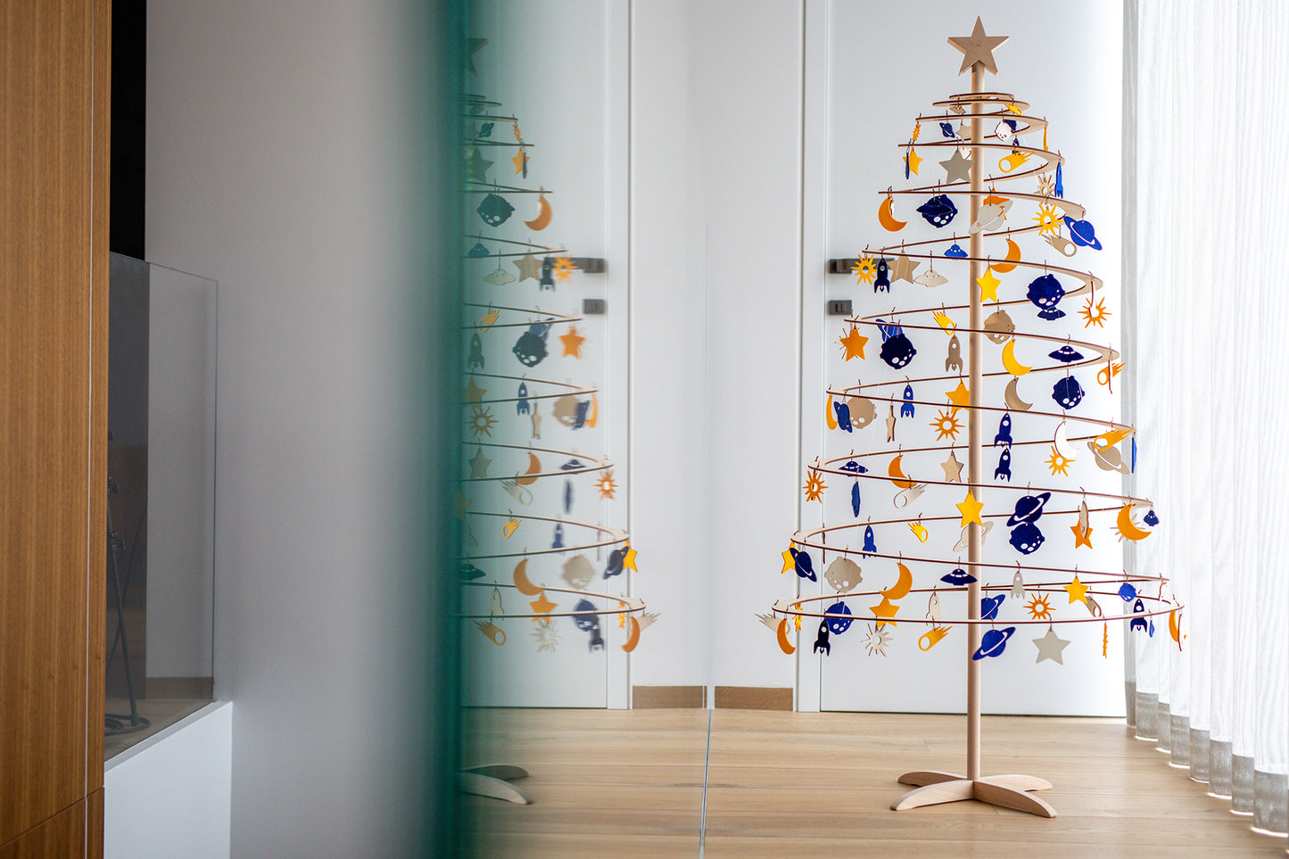 Spira wooden Christmas tree