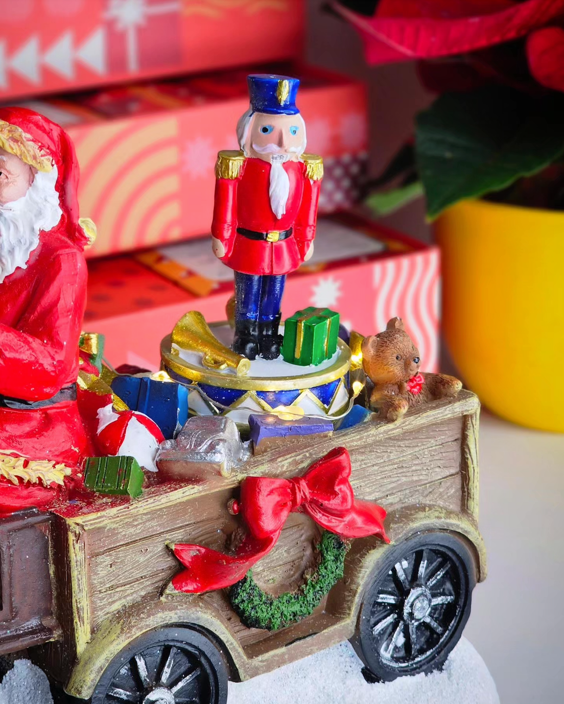 Babbo Natale con cavallo bianco, carro e schiaccianoci a rotazione